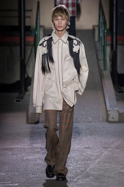 Look 4